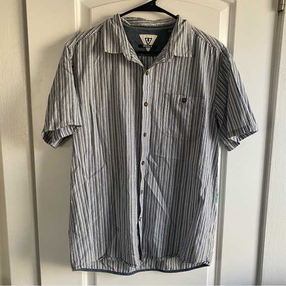 VISSLA Other - Men’s Vissla Vertical Striped Short Sleeve Button Up Shirt